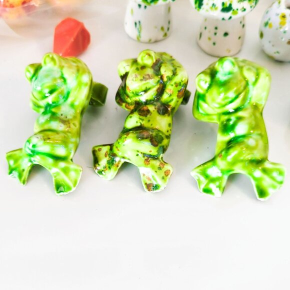 Vintage 70s Ceramic Frog Mushroom Macrame Beads Set of 15 Mid-Century Modern - Picture 2 of 10